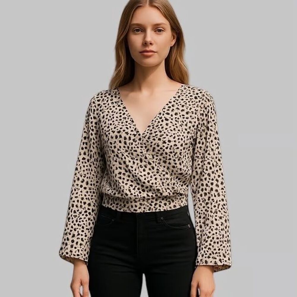 Sadie & Sage Women's Medium Tan & Black Animal Print Flare Sleeves Cropped Top